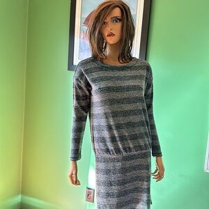 🖤🖤NWOT Lou & Grey Long Sleeved Dress🖤🖤
